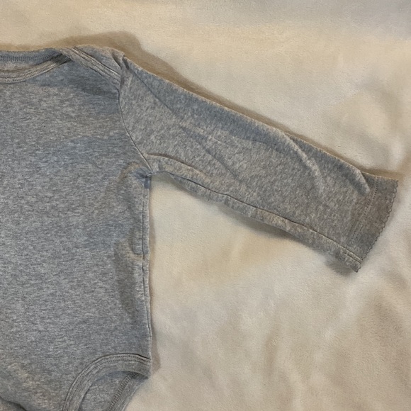 Carter’s onesie - Picture 3 of 8